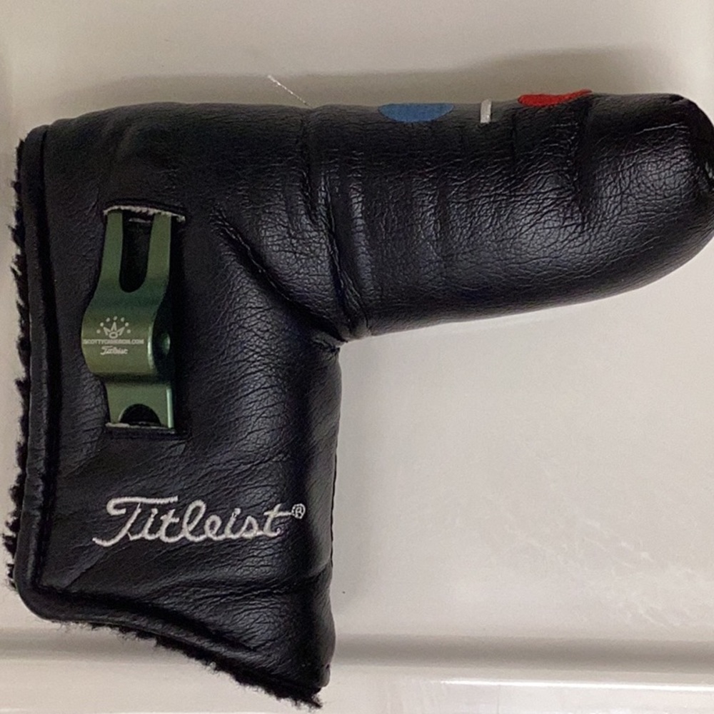 Scotty Cameron studio style putter cover with green divot tool